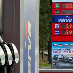 Ceny paliw w Polsce: wykres 10 lat? Nie, to aktualne ceny na dystrybutorach. Diesel i benzyna 95 po 5,99 zł.