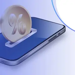 Złota moneta z symbolem procenta wsuwa się do telefonu, symbolizując lokaty bankowe PKO BP.