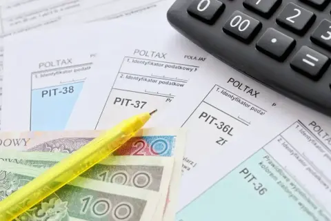 Złotówki, kalkulator i formularze PIT-37, PIT-38, PIT-36L, PIT-36. Czas na rozliczenie zap-3.
