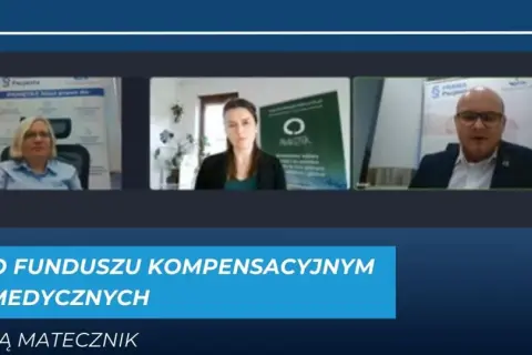 Webinar o Funduszu Kompensacyjnym Zdarzeń Medycznych z Fundacją Matecznik. Trzy osoby na ekranie, w tym mężczyzna w okularach, który wygląda jakby właśnie mówił.