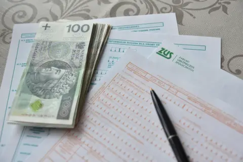Pieniądze i dokumenty ZUS. Planujesz, kiedy najlepiej przejść na emeryturę w 2026 roku?