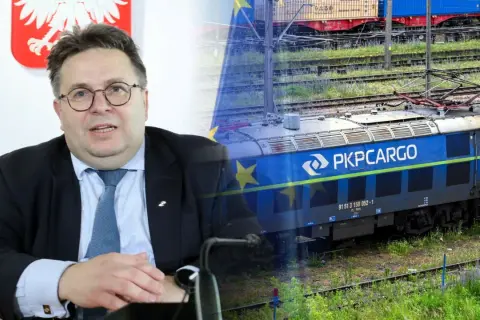 Mężczyzna w garniturze i krawacie, na tle flagi UE i lokomotywy PKP Cargo. Analiza ceny akcji PKP Cargo.