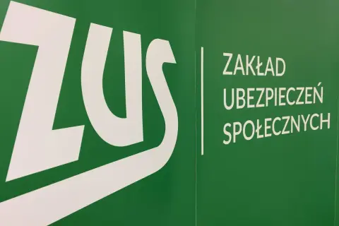 Logo ZUS i napis "Zakład Ubezpieczeń Społecznych". Dowiedz się, co to jest subkonto w ZUS i jak działa.