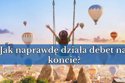 Kobieta na huśtawce w tle balonów na ogrzane powietrze. Tekst: "Jak naprawdę działa debet na koncie?".