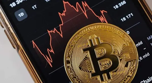 Czy warto jeszcze inwestować w bitcoin? Sprawdź ryzyko i korzyści