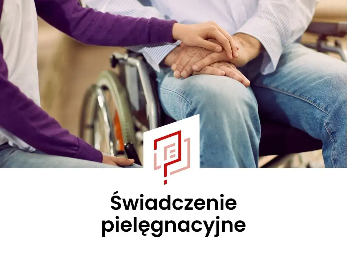 Dłonie młodej osoby obejmują dłonie starszego mężczyzny na wózku. Symbolizuje to wsparcie i troskę, a także przyszłe świadczenie pielęgnacyjne 2026.